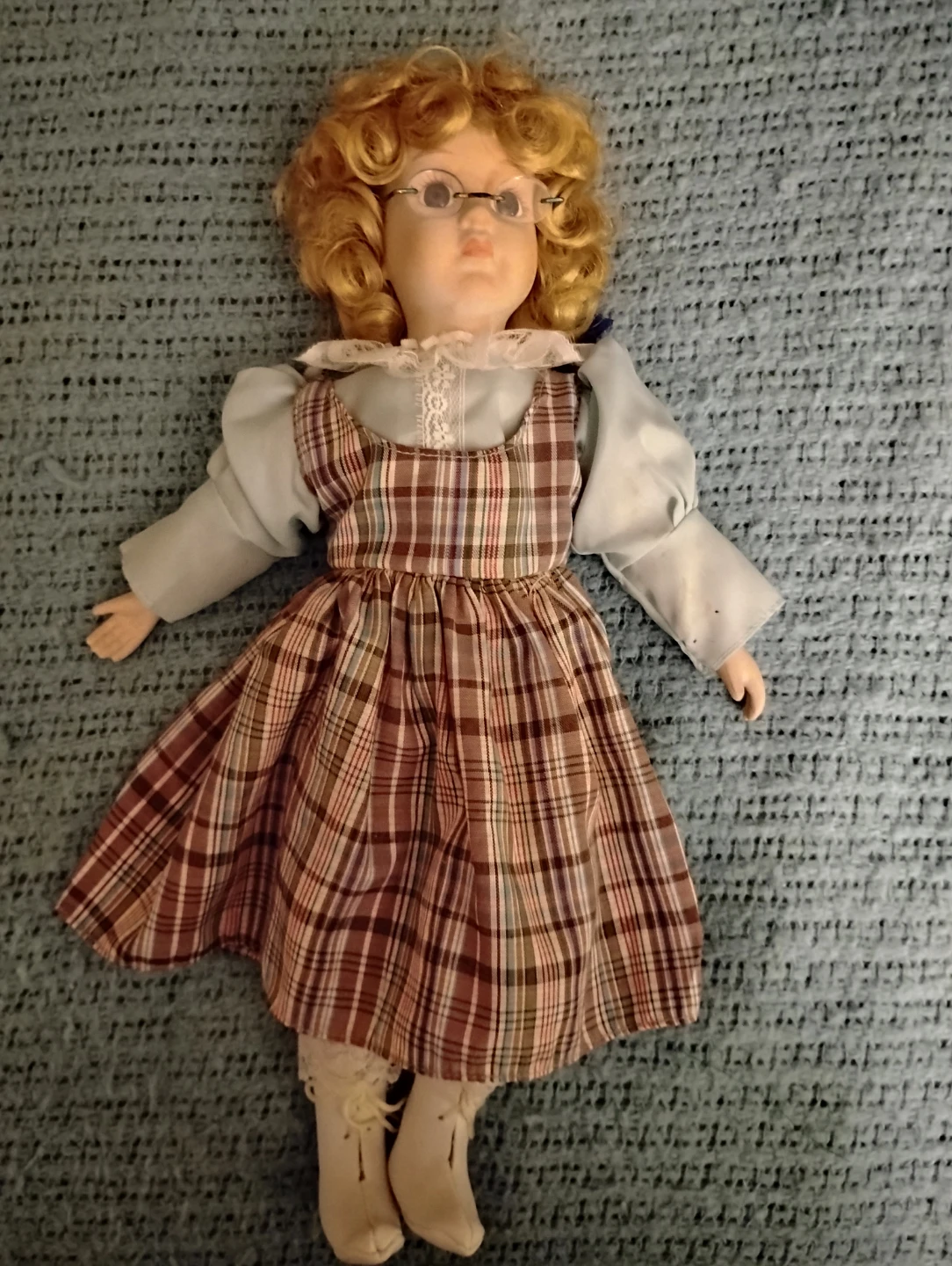 VINTAGE!! LITTLE BLONDE GIRL W/ GLASSES PORCELAIN DOLL
