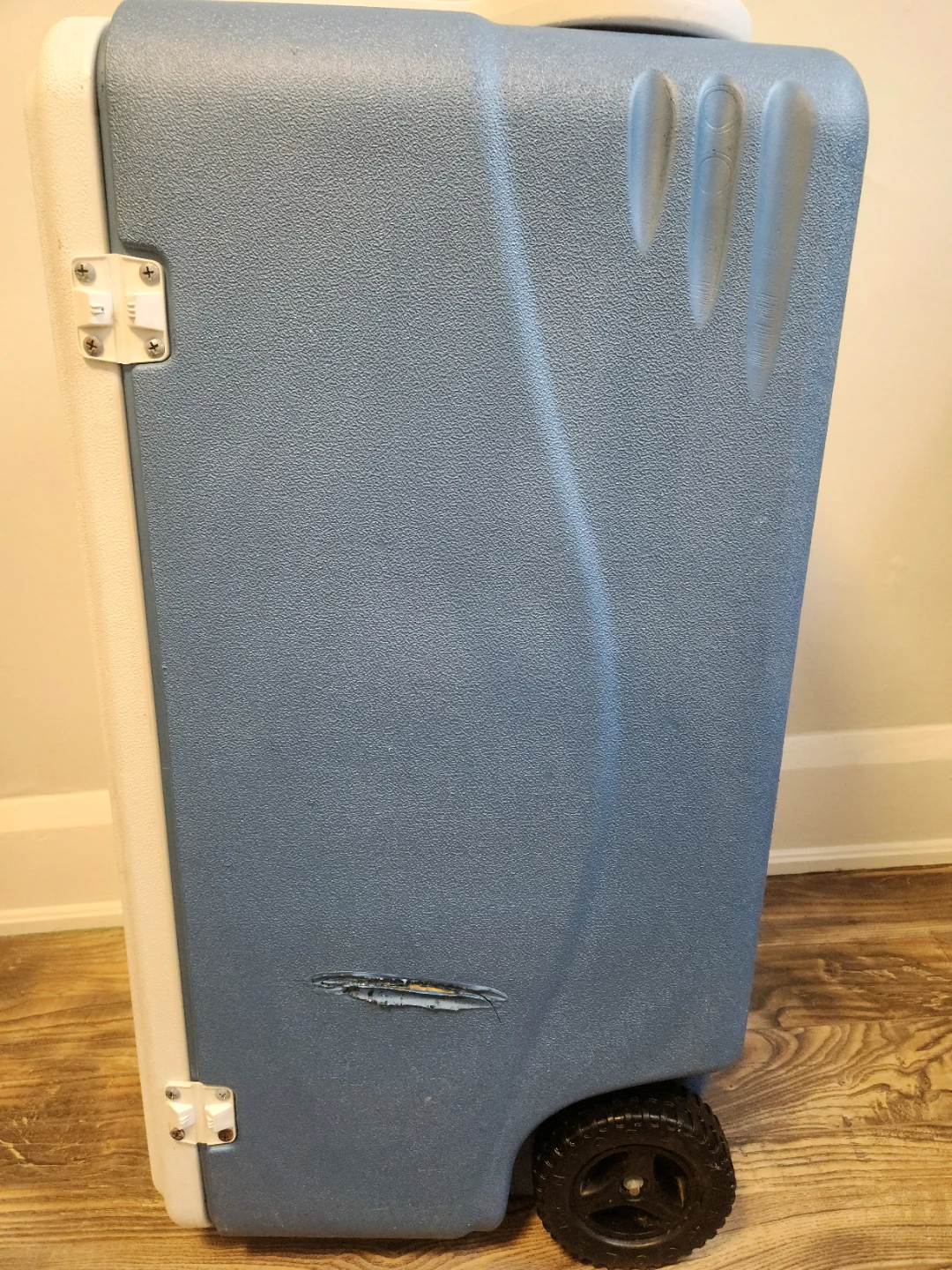Coleman Xtreme Cooler 70 Quart Rolling Cooler - photo 4