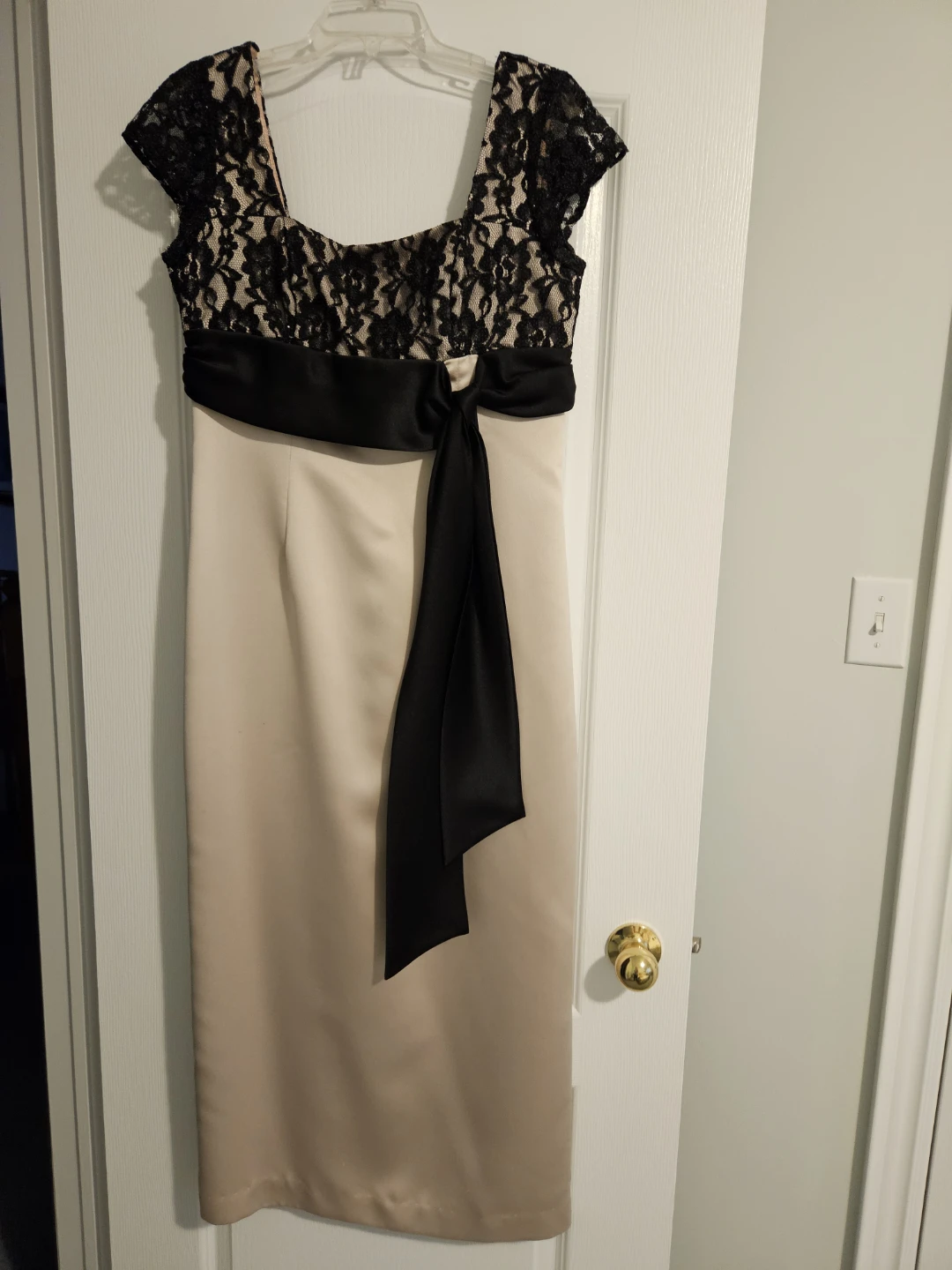 Night Way Collections Lace and Satin Dress - Size 12 - photo 2