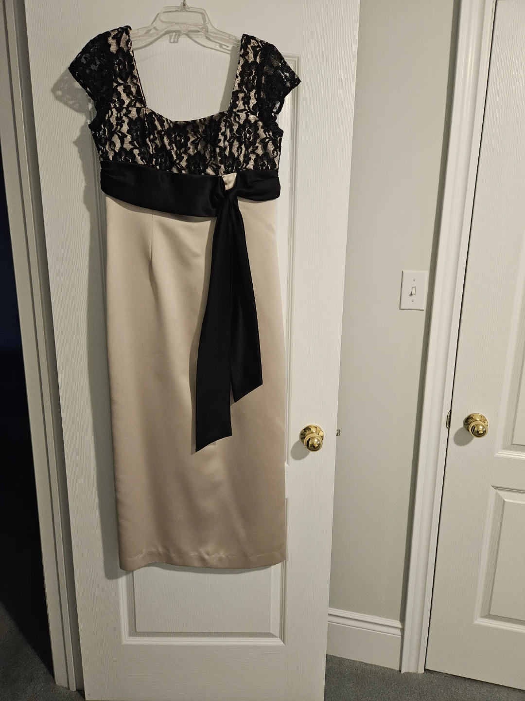 Night Way Collections Lace and Satin Dress - Size 12 - photo 3