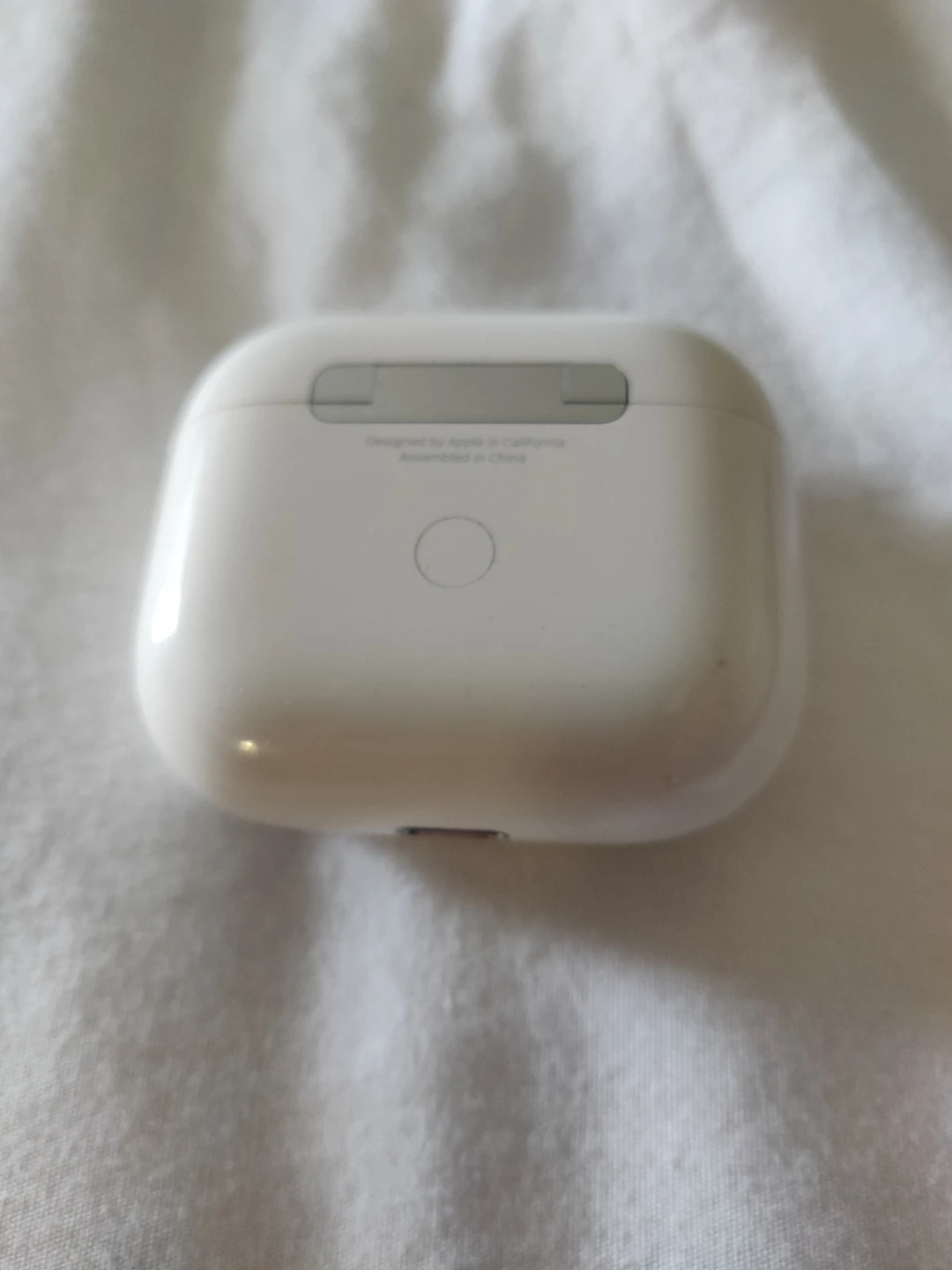 Apple AirPods (3rd Gen) Magsafe Charging Case - photo 3