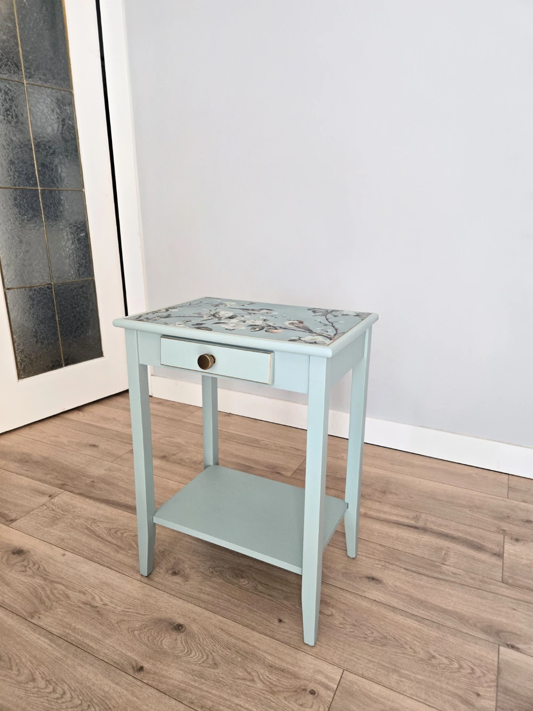 Refinished Side Table/ Accent table - photo 4