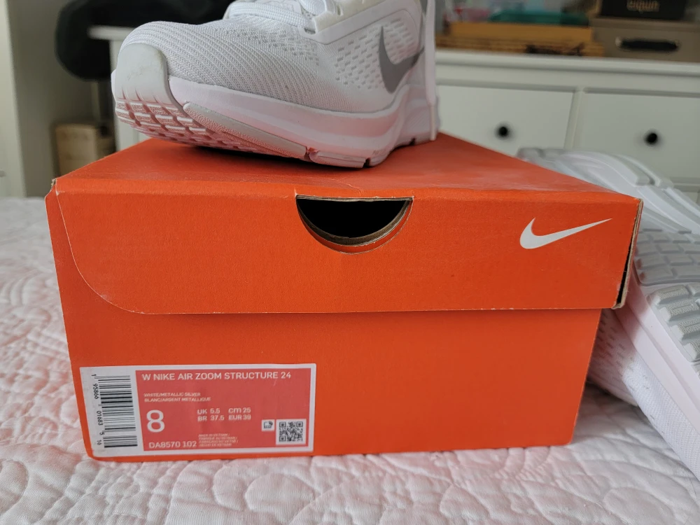 Nike Air Zoom Structure 24 Women's Running Shoes - photo 4
