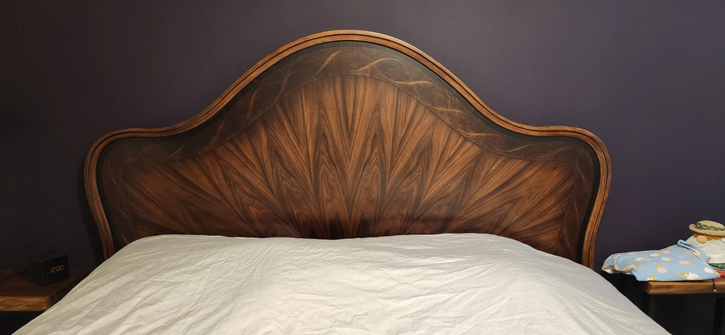 Bedroom set bed and dresser