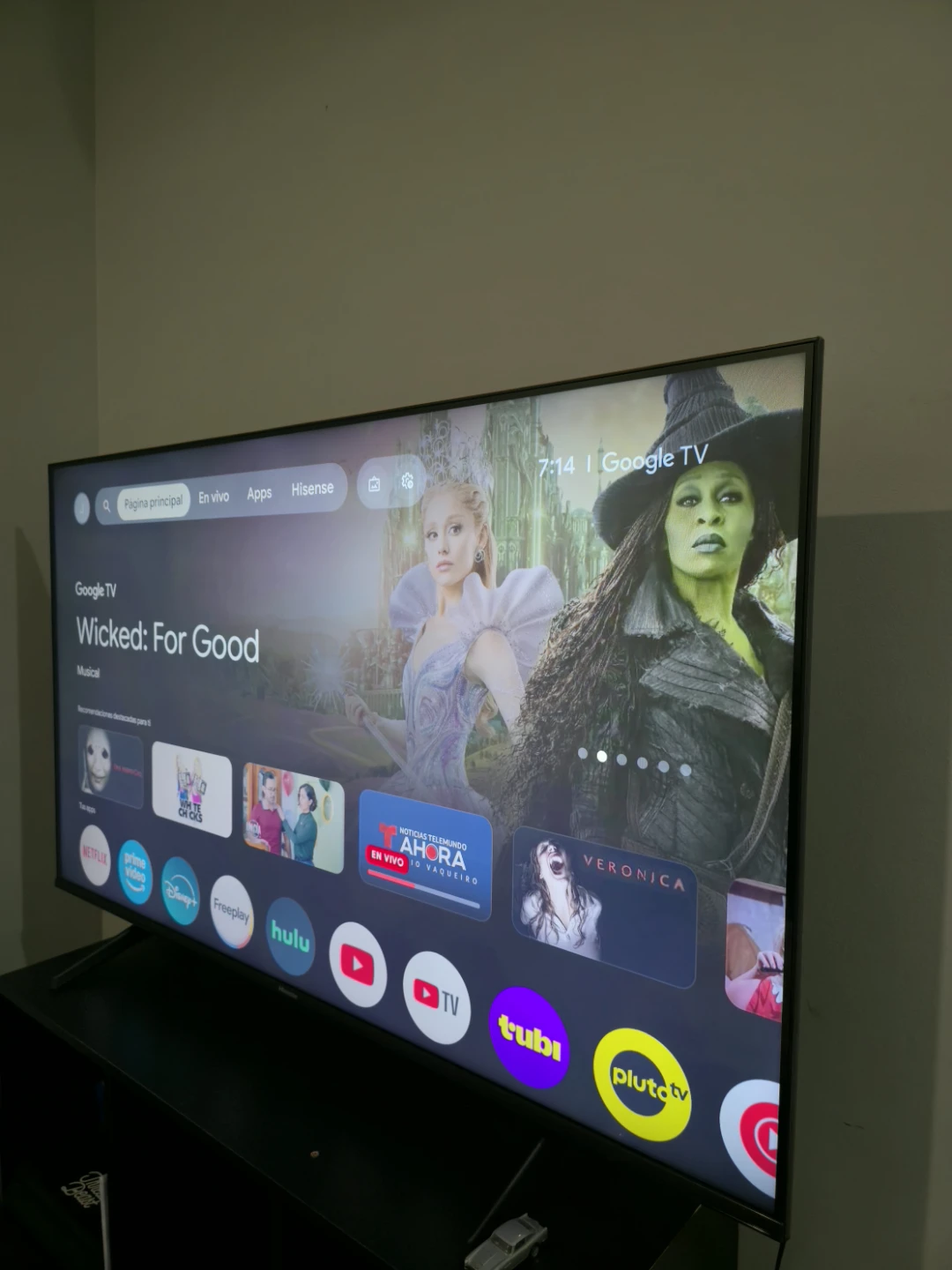 Hisense Google TV - photo 2