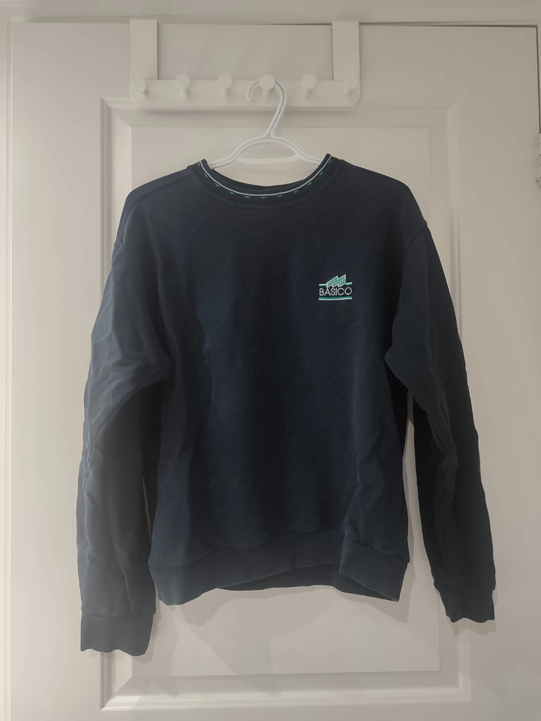 Básico Navy Blue Crewneck Sweatshirt