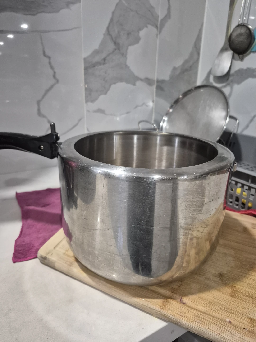 Ind7ction base 8 ltr Stainless Steel Pressure Cooker