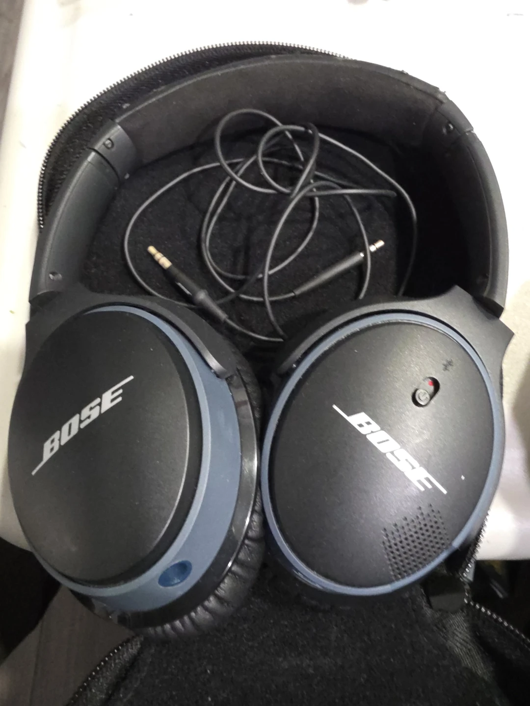 Bose Noise Cancelling Headphones - photo 3