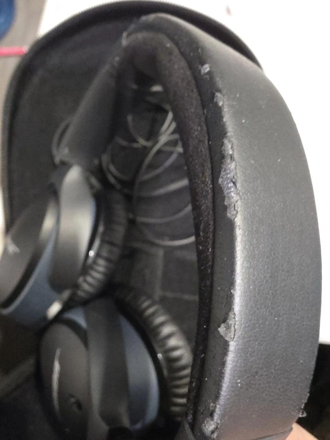 Bose Noise Cancelling Headphones - photo 4