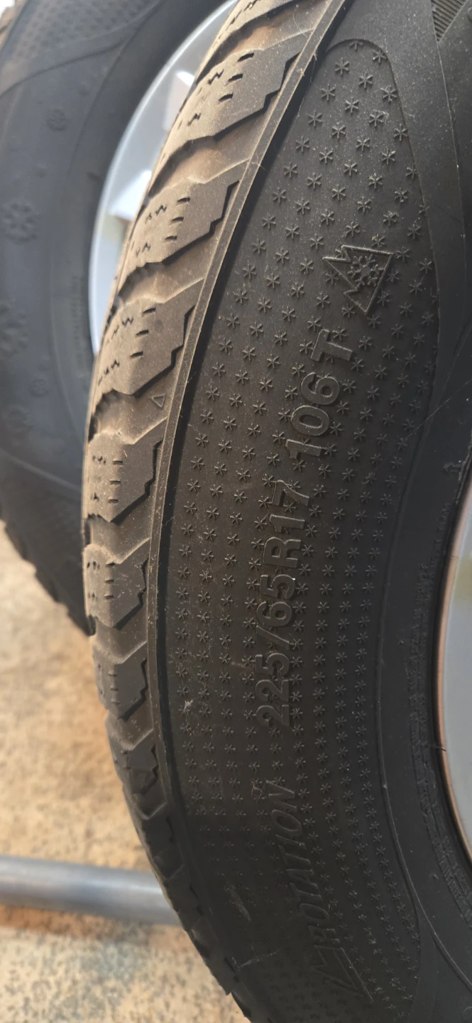 4x Winter Tires - 225/65R17 Aluminium 17" Rims - photo 2