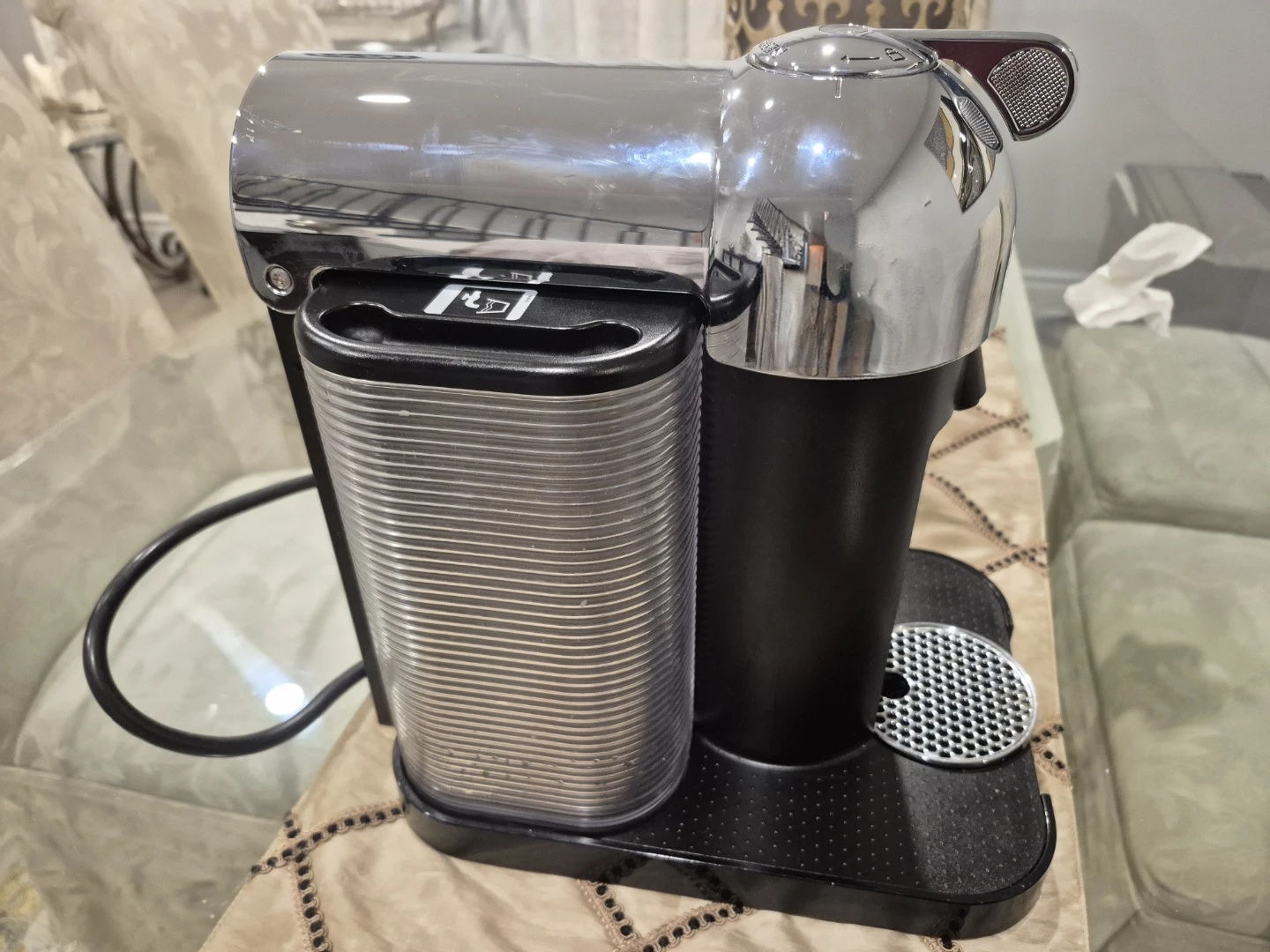 Almost new Nespresso Vertuo Coffee Maker - photo 3