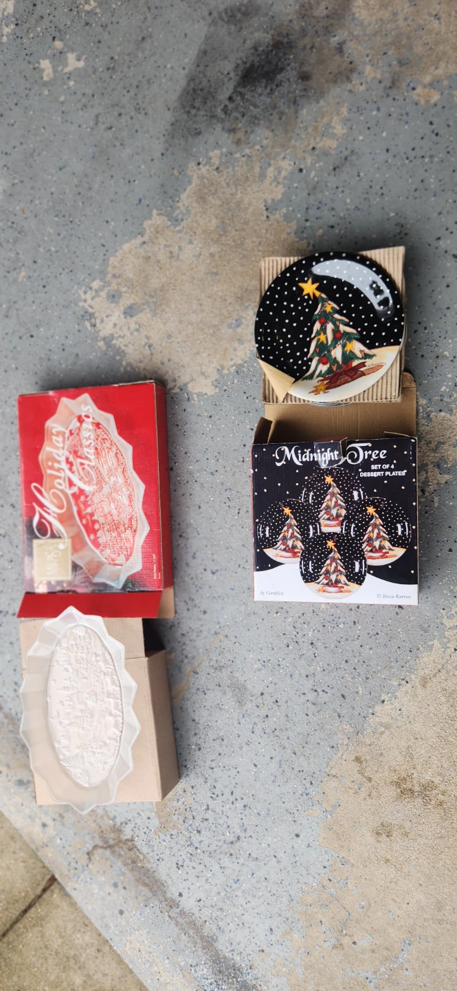 Holiday Classics & Midnight Tree Dessert Plates Set - photo 4