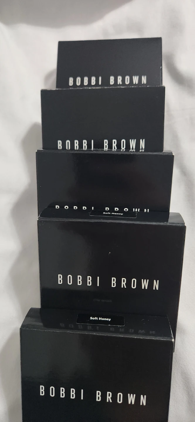 Bobbi Brown Sheer Finish Pressed Powder - Soft Honey