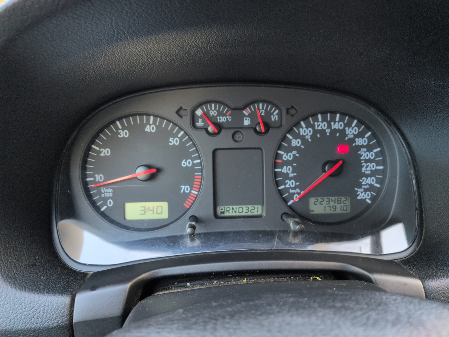 2003 Volkswagen Golf - Dark Blue - 223,438 km - photo 2