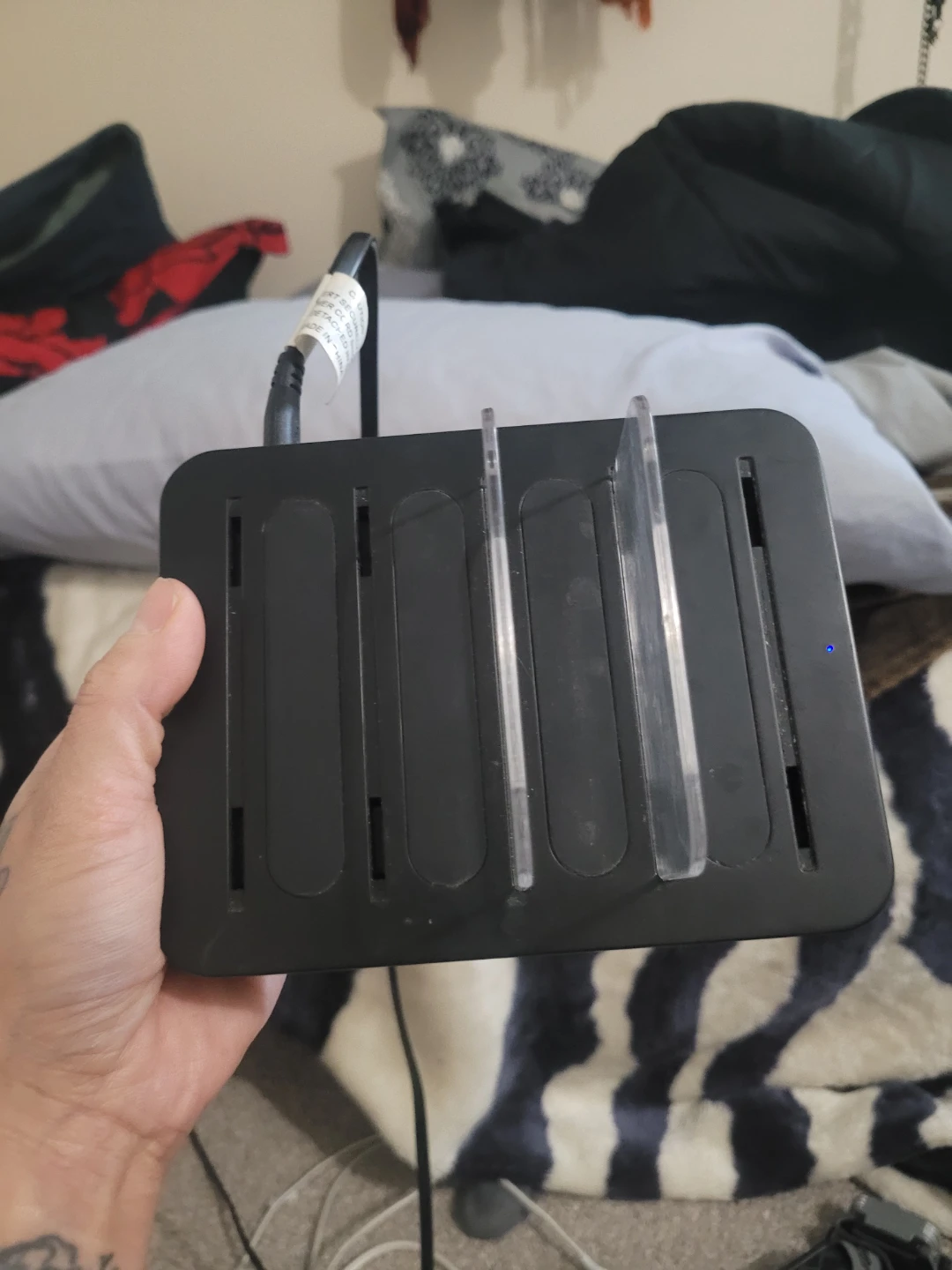 4 USB Ports Charging Station - photo 2