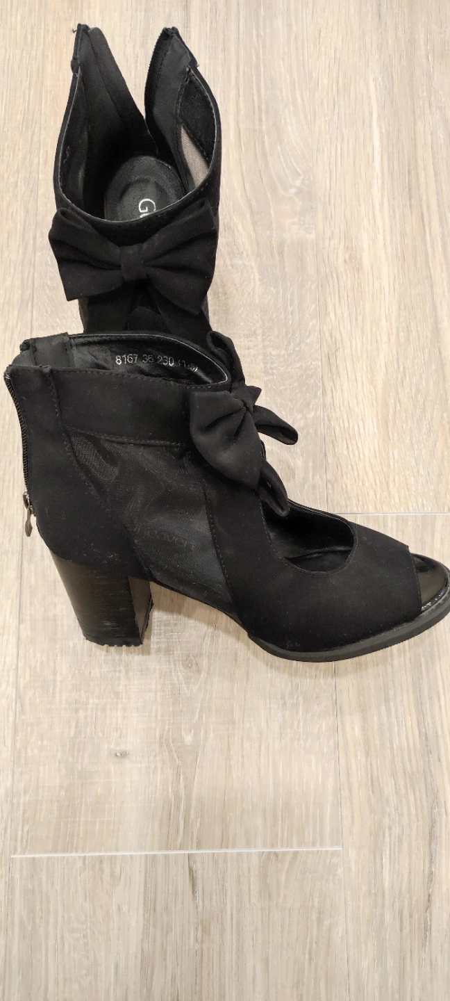 Black Suede Bow Heels - Size 36 - photo 2