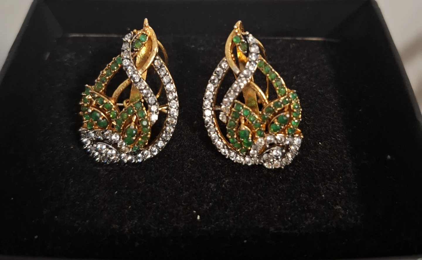 Gold-tone Jewelry Set with Green and Clear Stones - photo 3