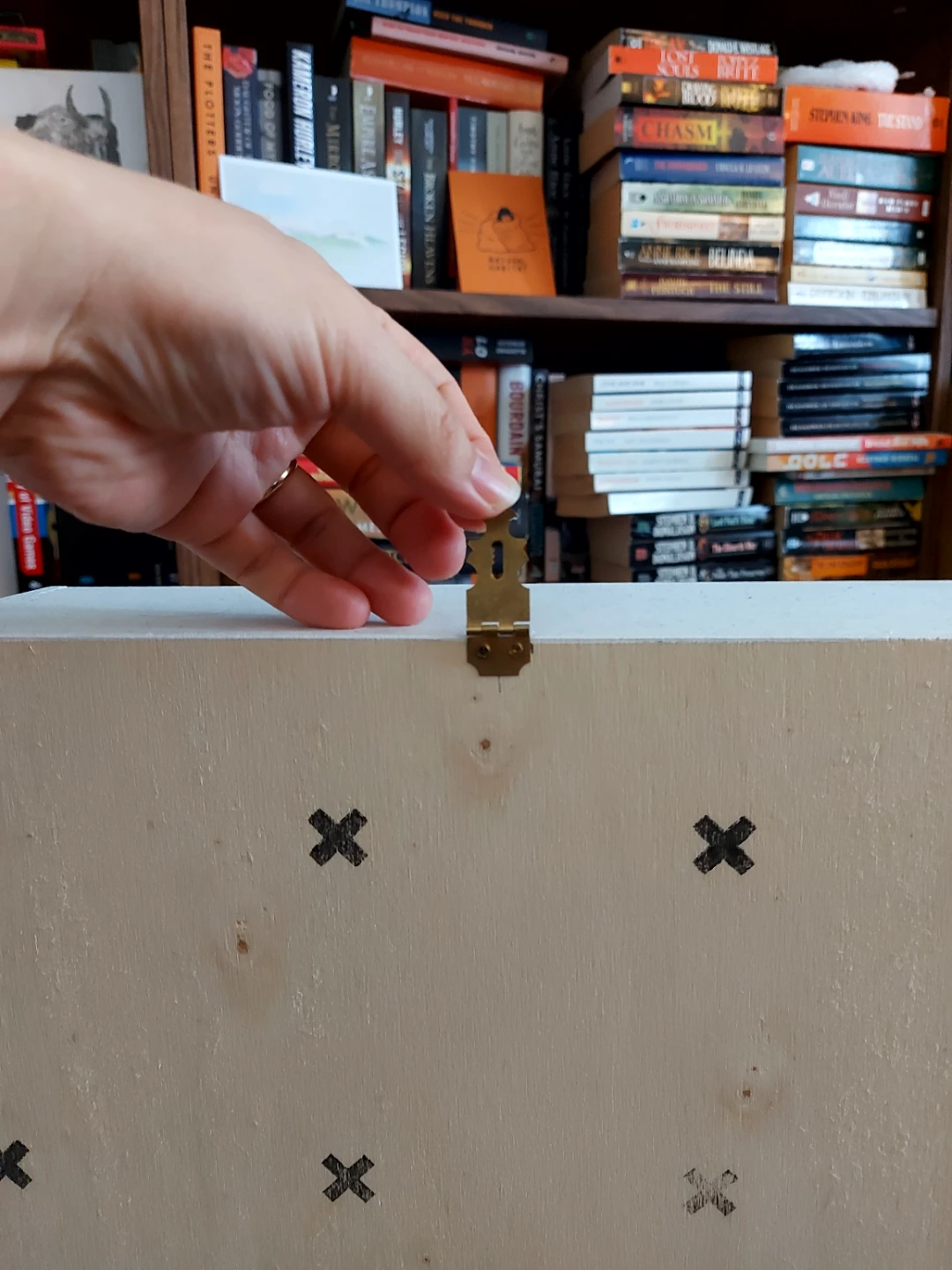 Wooden Shelf Unit with Decorative Backing - photo 5