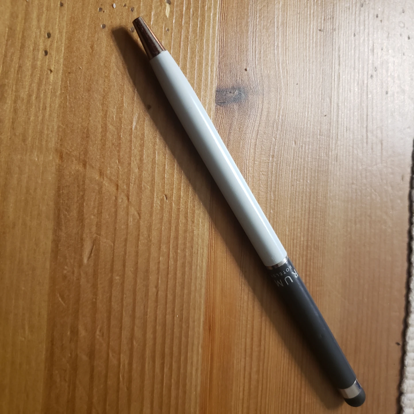 TRUMP Hotel Stylus/Pen - White and Black