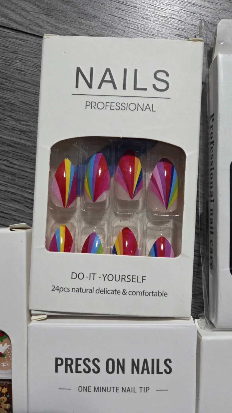 5 sets of press on nails - photo 3