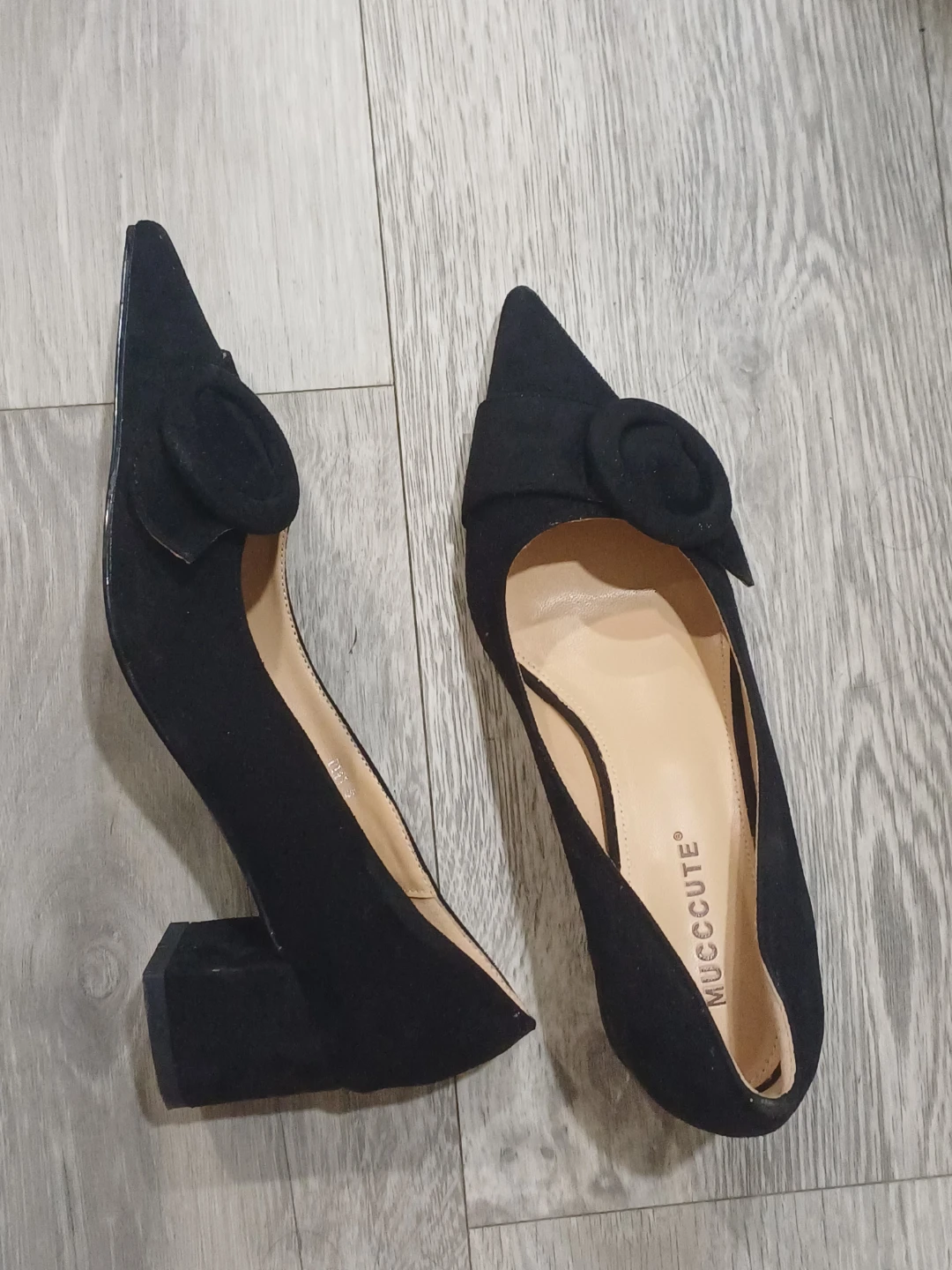 MUCCoute Black Suede Bow Heels - photo 2