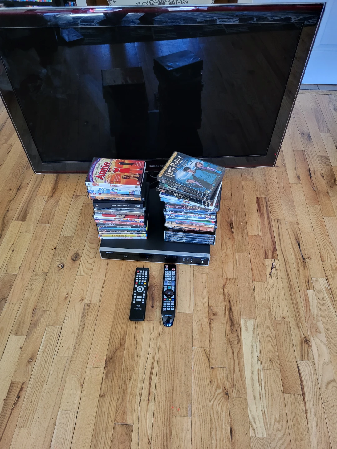 Tv samsung..dvd movies.. blu-ray system