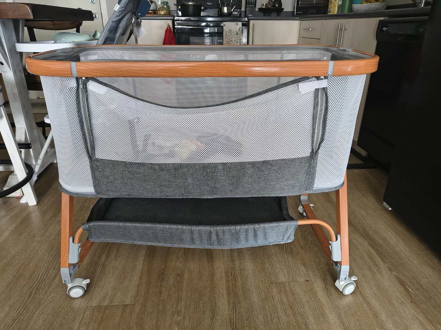 Baby Bassinet with Mobile - photo 4