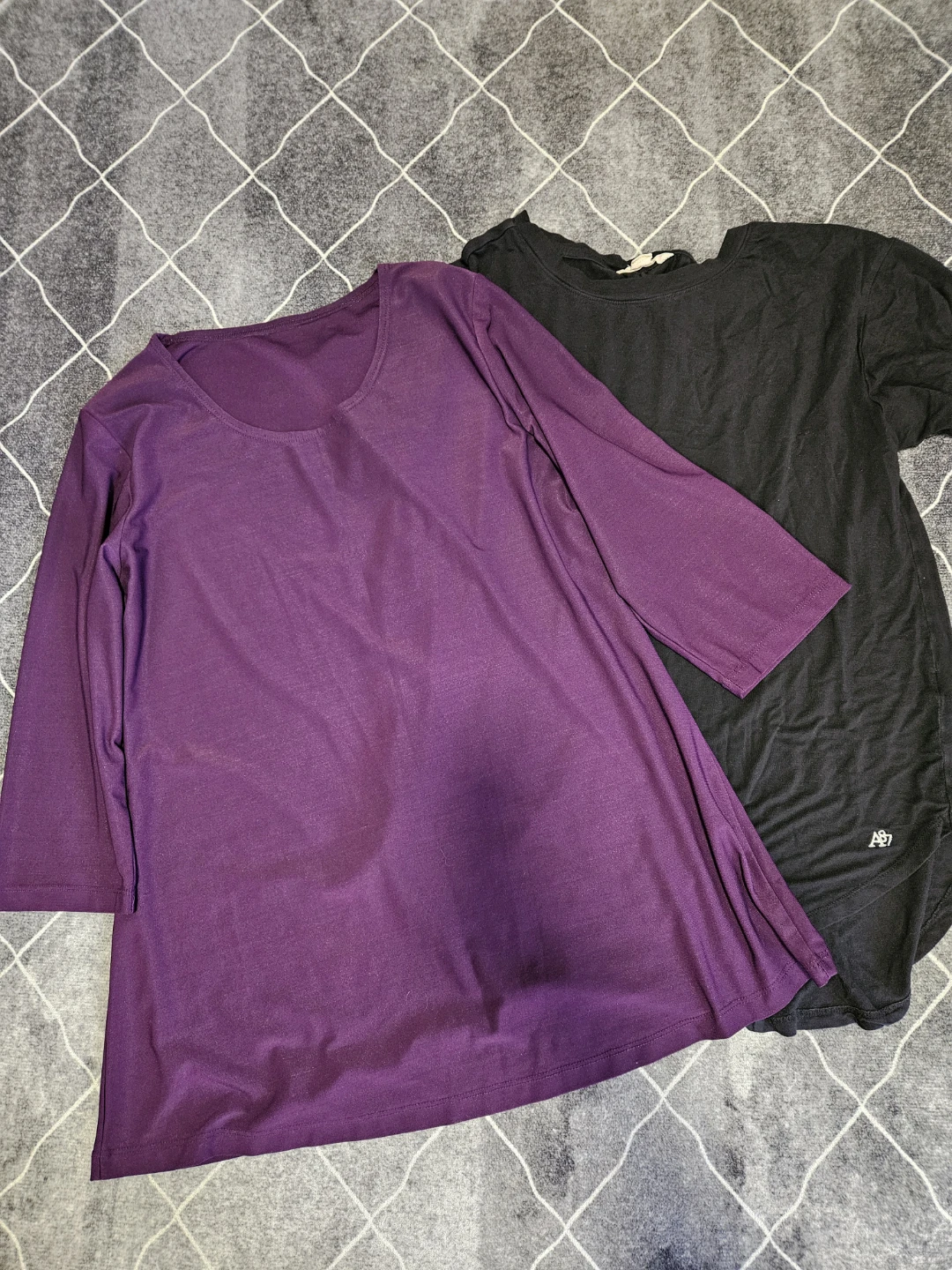 Bundle of 6 Women's Tops - Old Navy, Rickis, Unlisted - photo 2