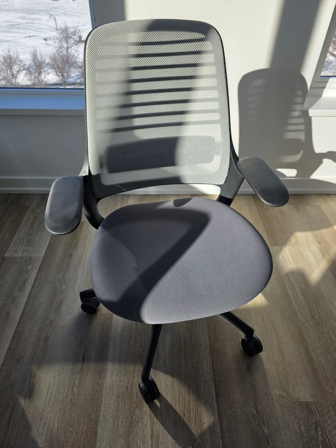 Grey Office Chair – Comfortable & Reclining