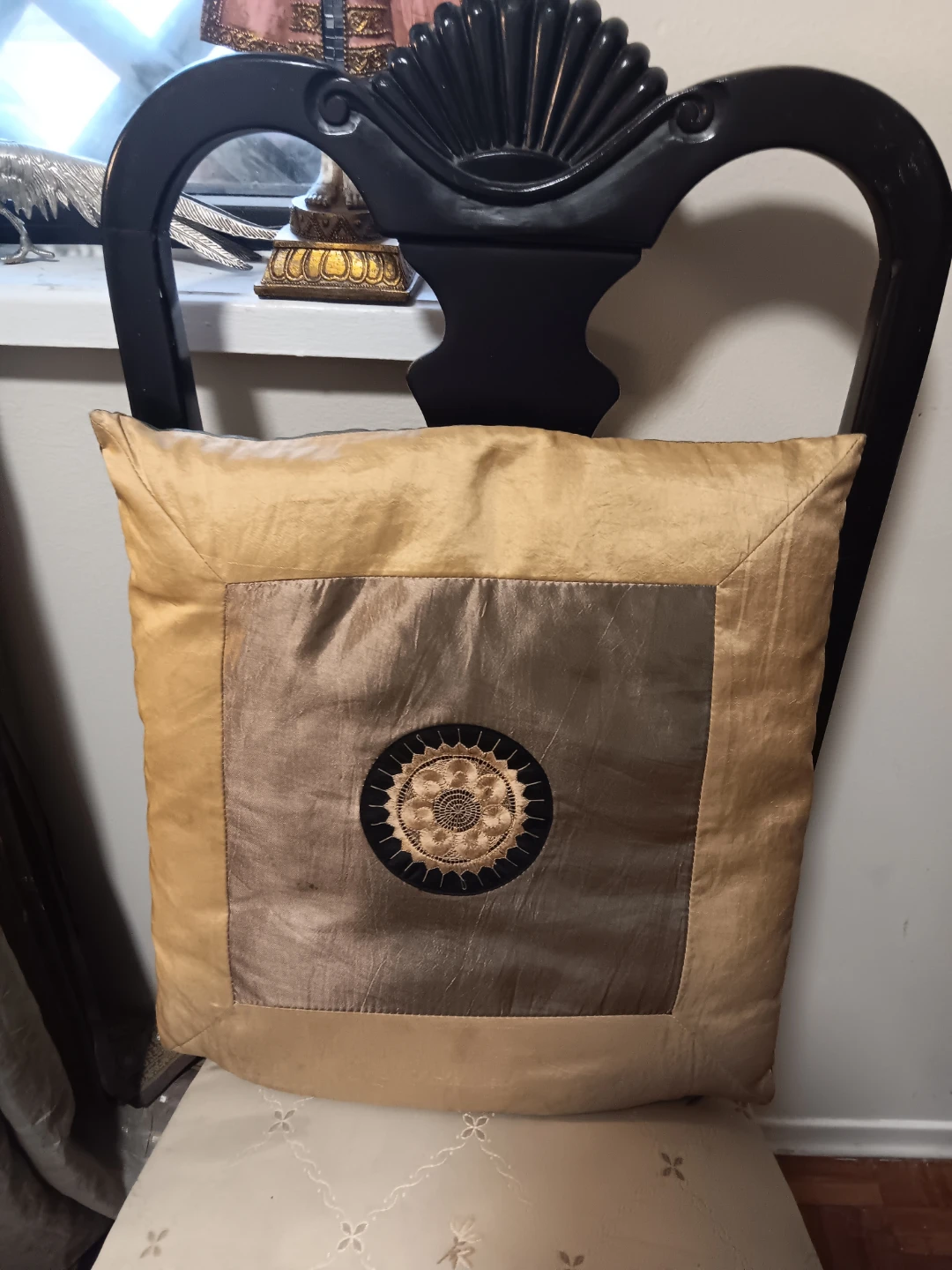 Table Runner/Embroidery with cushion - photo 4