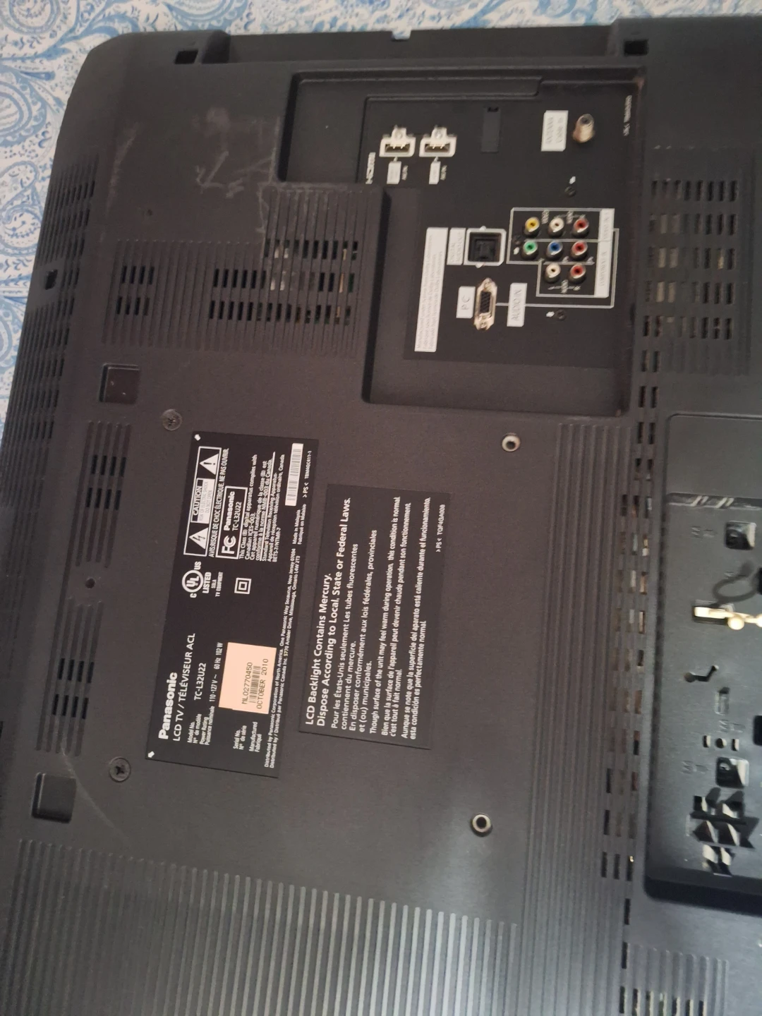 Panasonic TC-L32U22 32-inch LCD TV