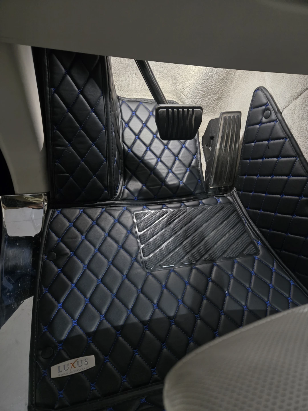 LUXUS Quilted Floor Mats Black with Blue Stitching for Car