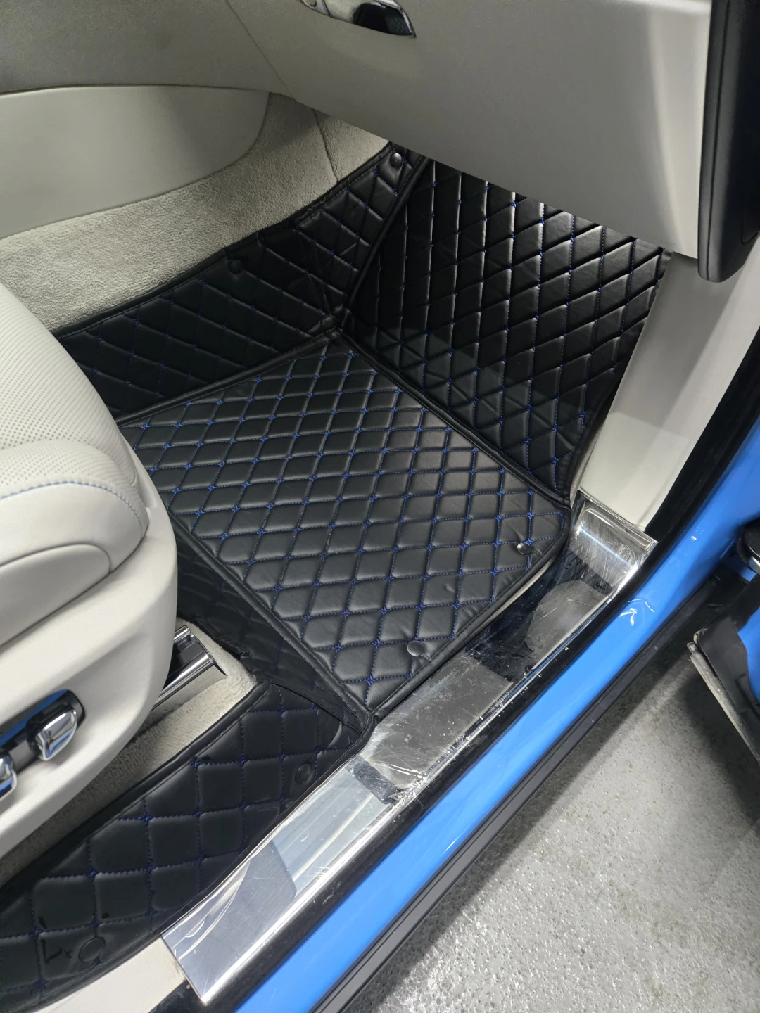 LUXUS Quilted Floor Mats Black with Blue Stitching for Car - photo 2