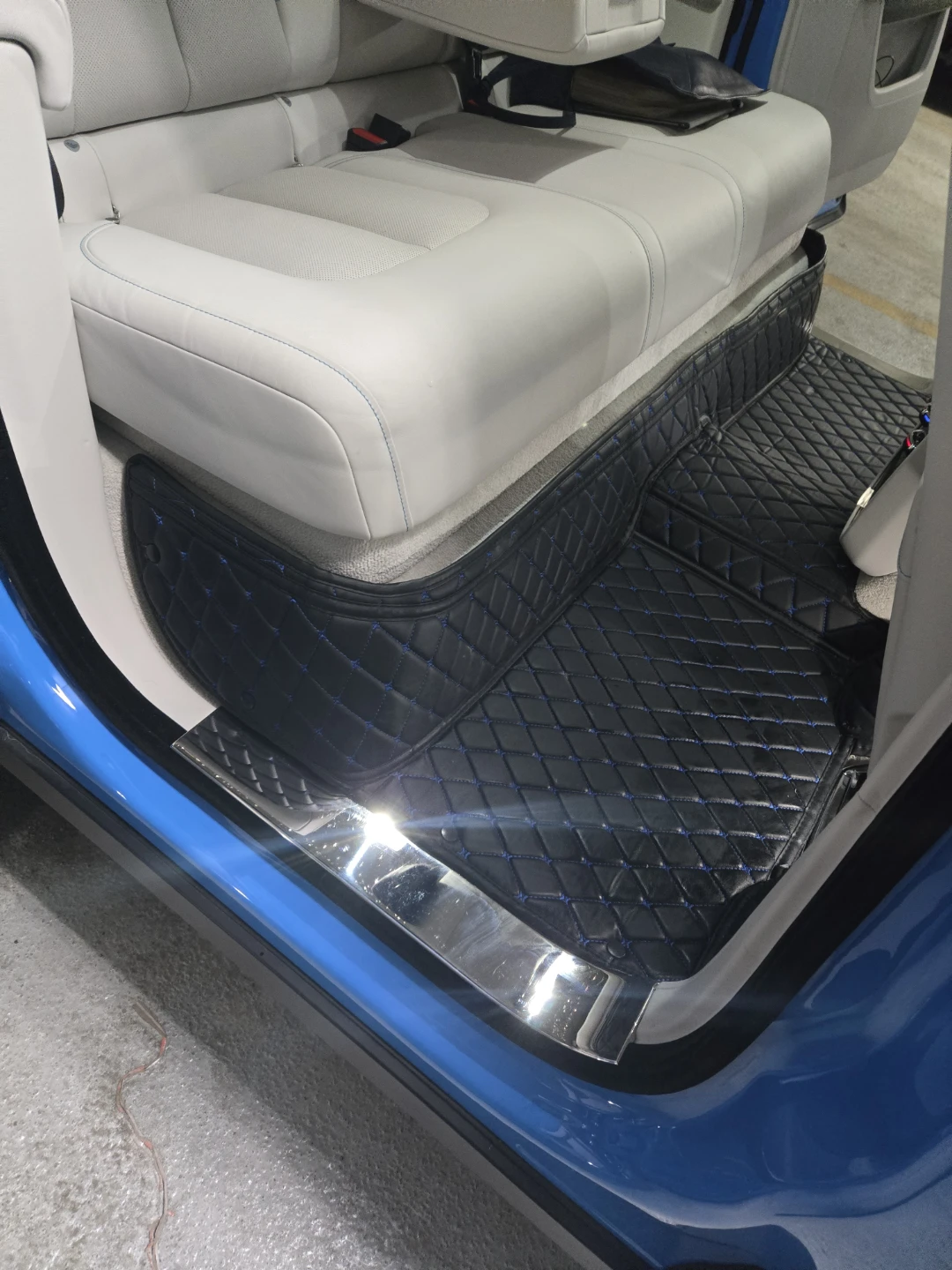LUXUS Quilted Floor Mats Black with Blue Stitching for Car - photo 5