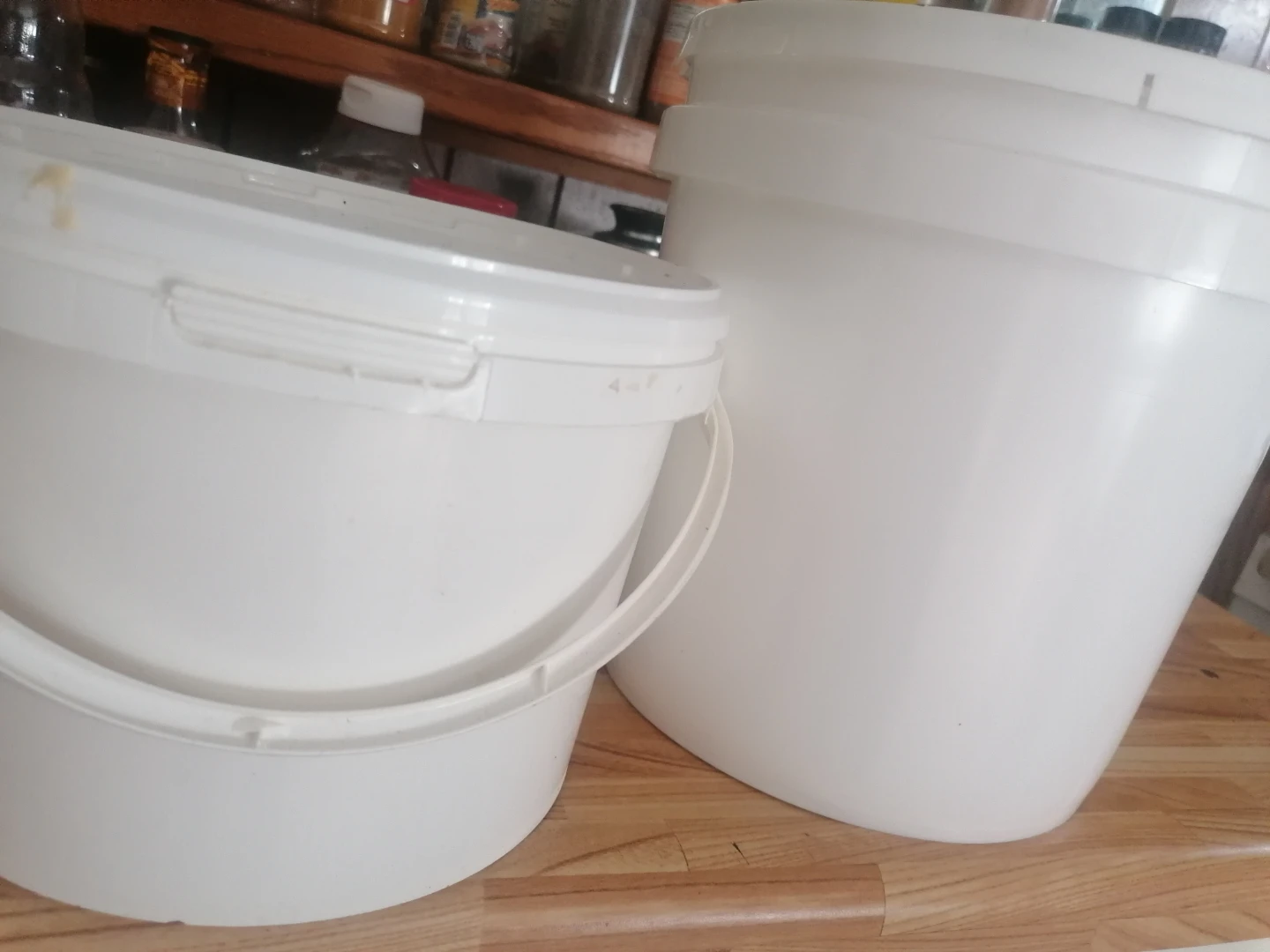 White Food Grade Plastic Buckets with Lids