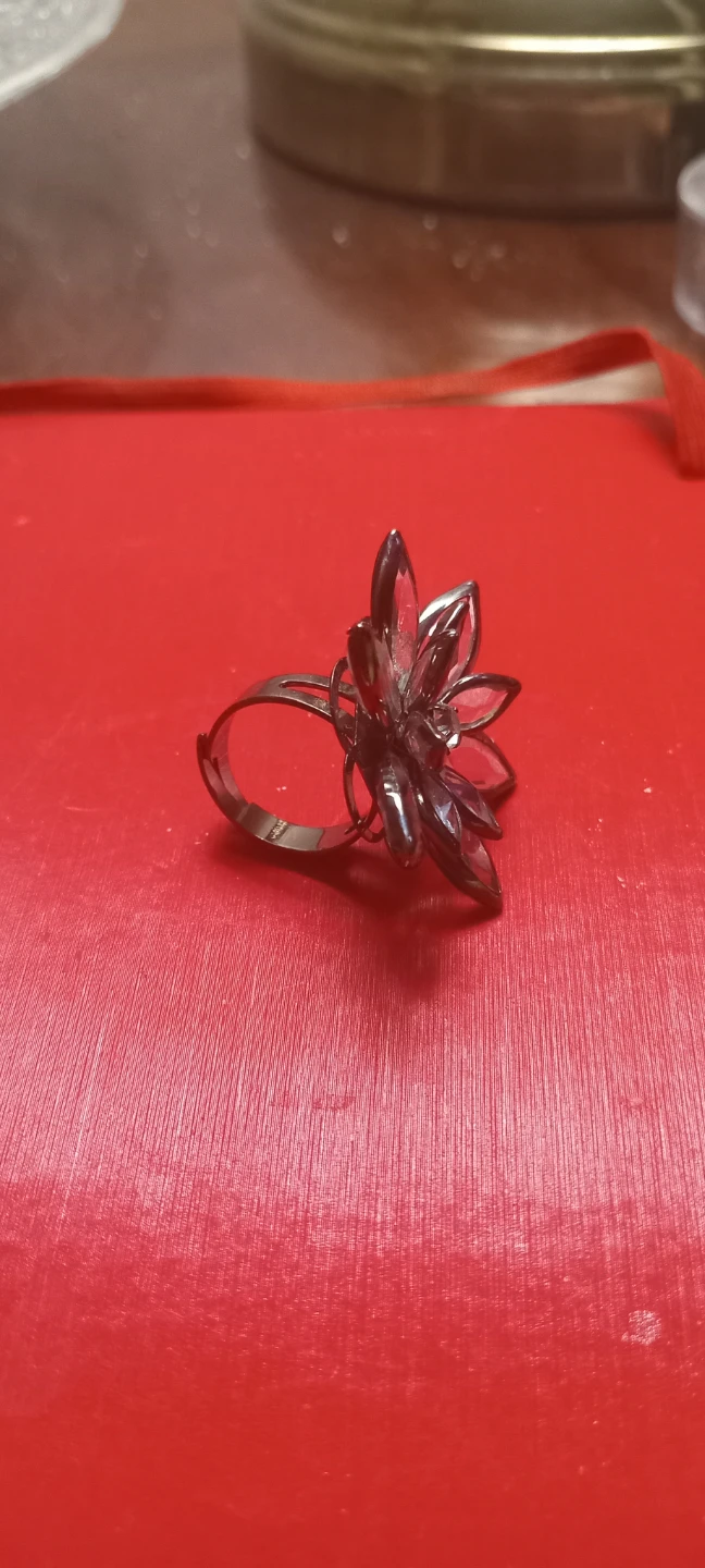 Flower Ring with Clear Gemstones - photo 3