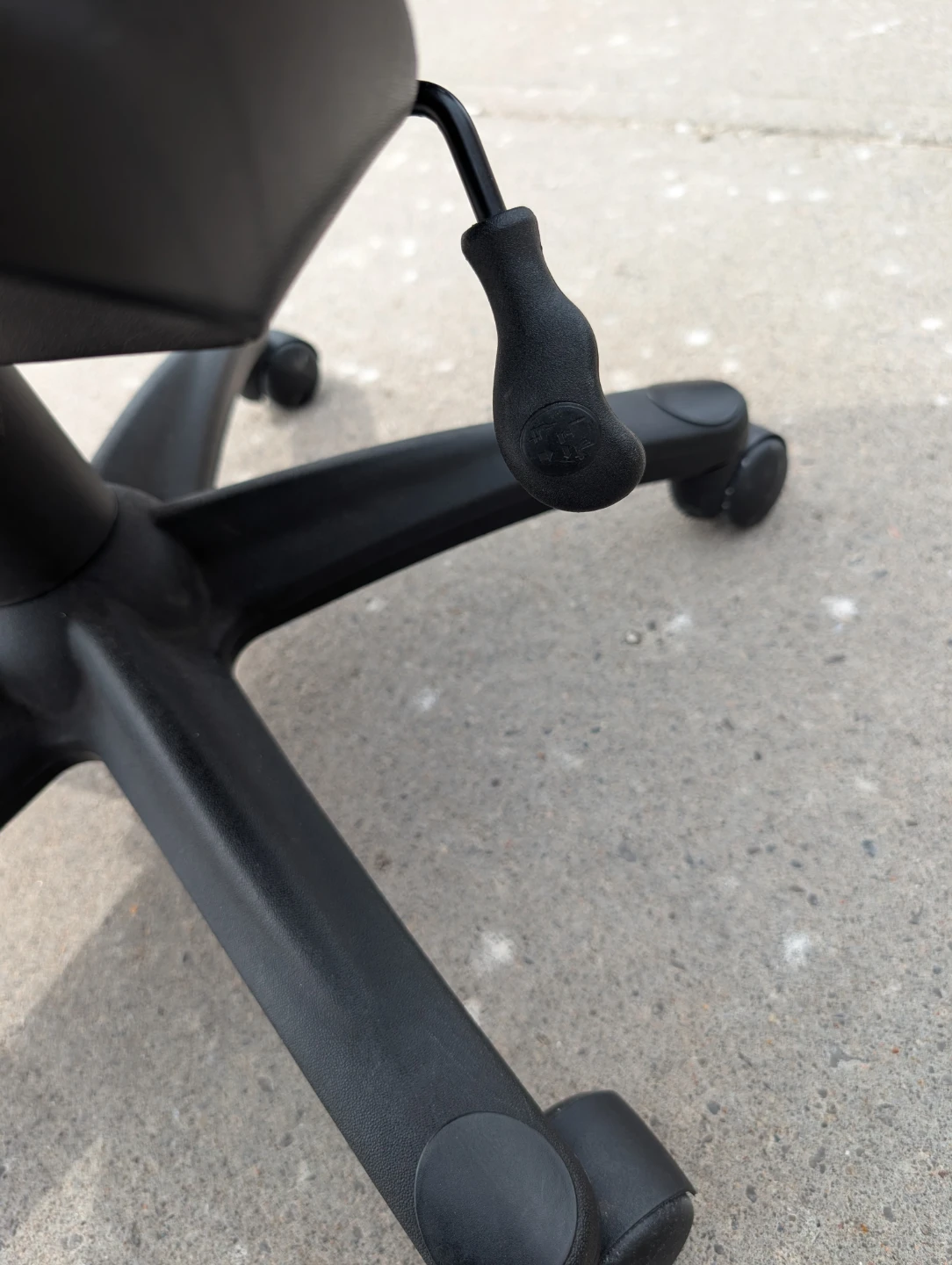 Black Mesh Office Chair - photo 4