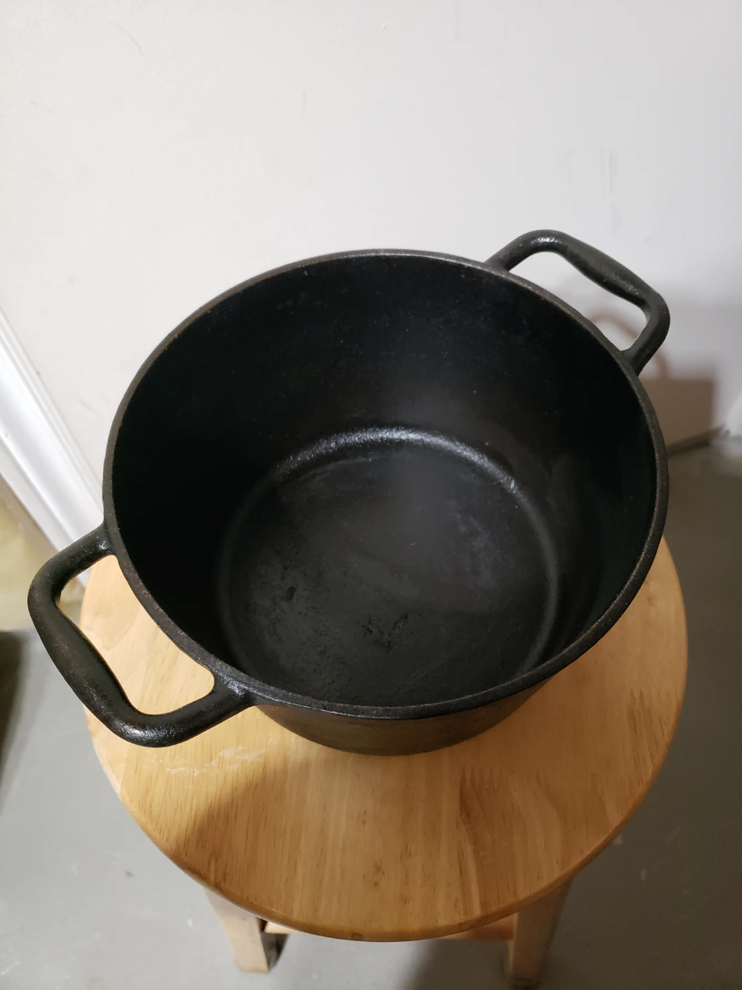 Black Cast Iron Dutch Oven - photo 5