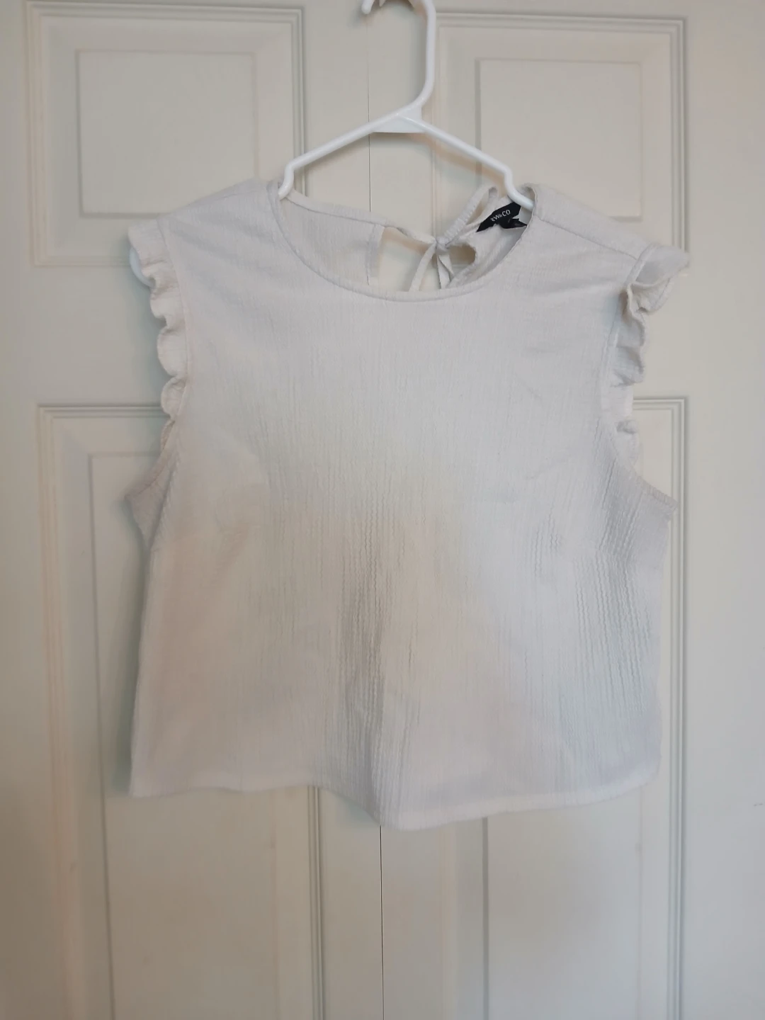 RW&CO. Cream ruffle summer top, size medium (M)