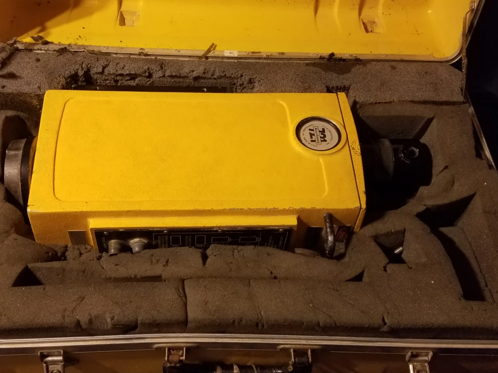C.L.S. Industries Accu Sweep 721 Automatic Level - photo 3