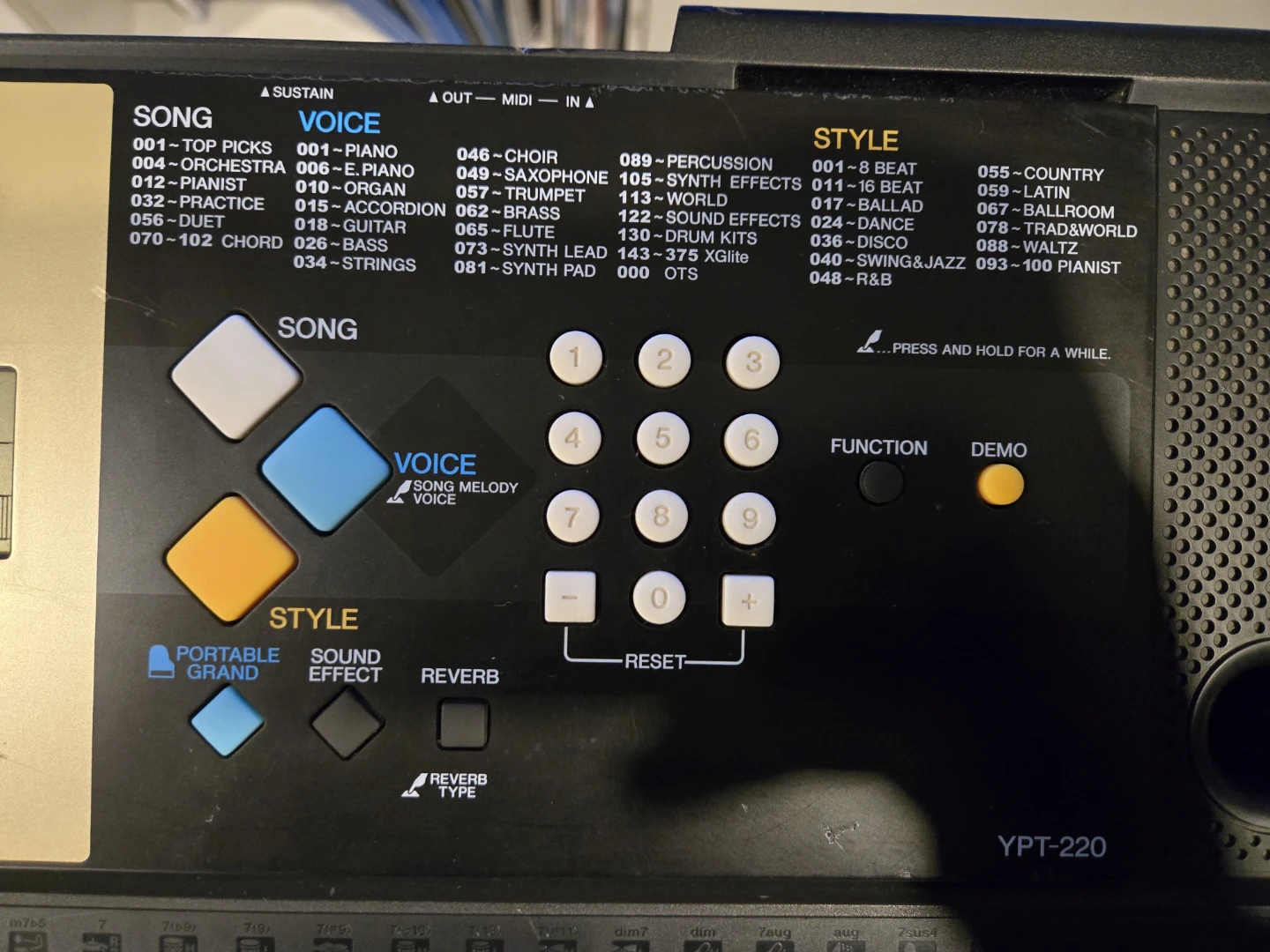 Yamaha YPT-220 Portable Keyboard Piano - photo 4