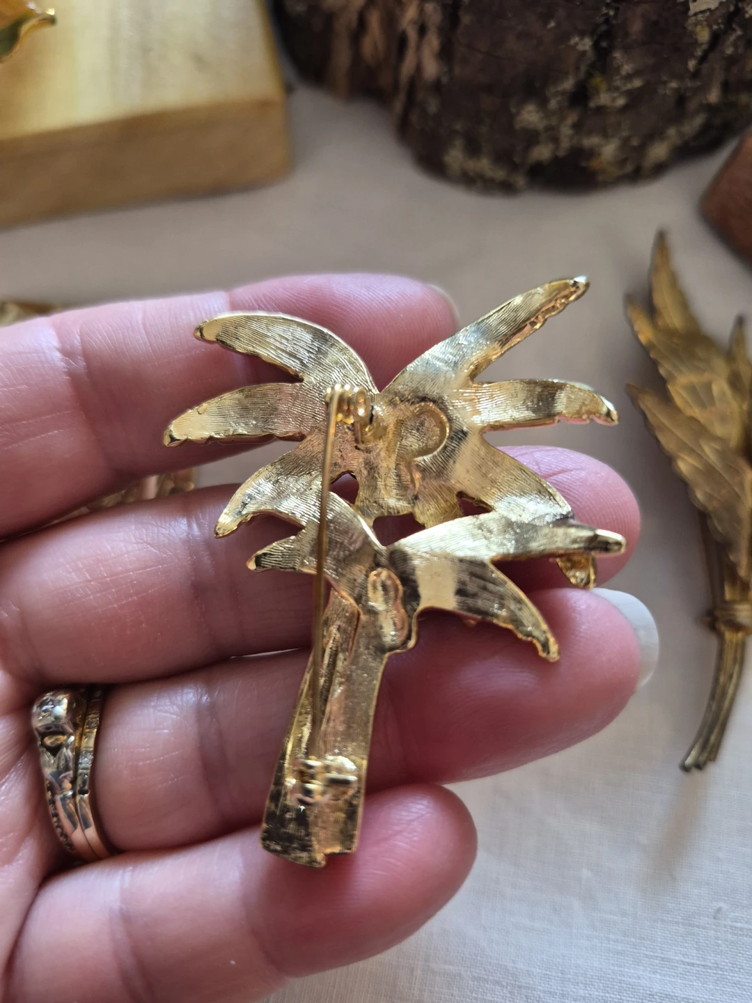 Mix Misc Lot of 5 Leaf Brooches & 1 Scarf Clip Mostly Vintage - photo 5