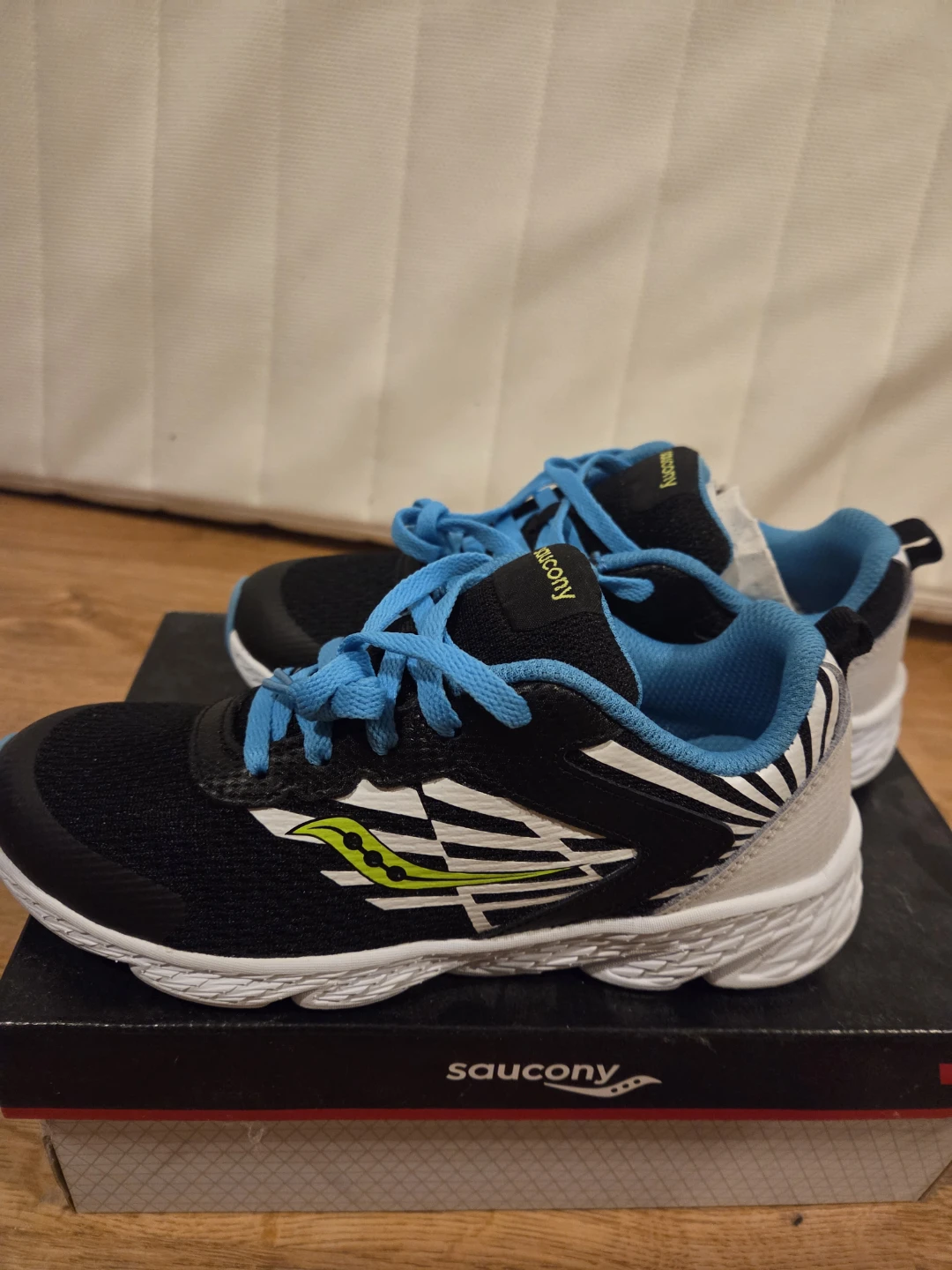 Saucony Boys Running Shoes youth Size 3 - photo 2