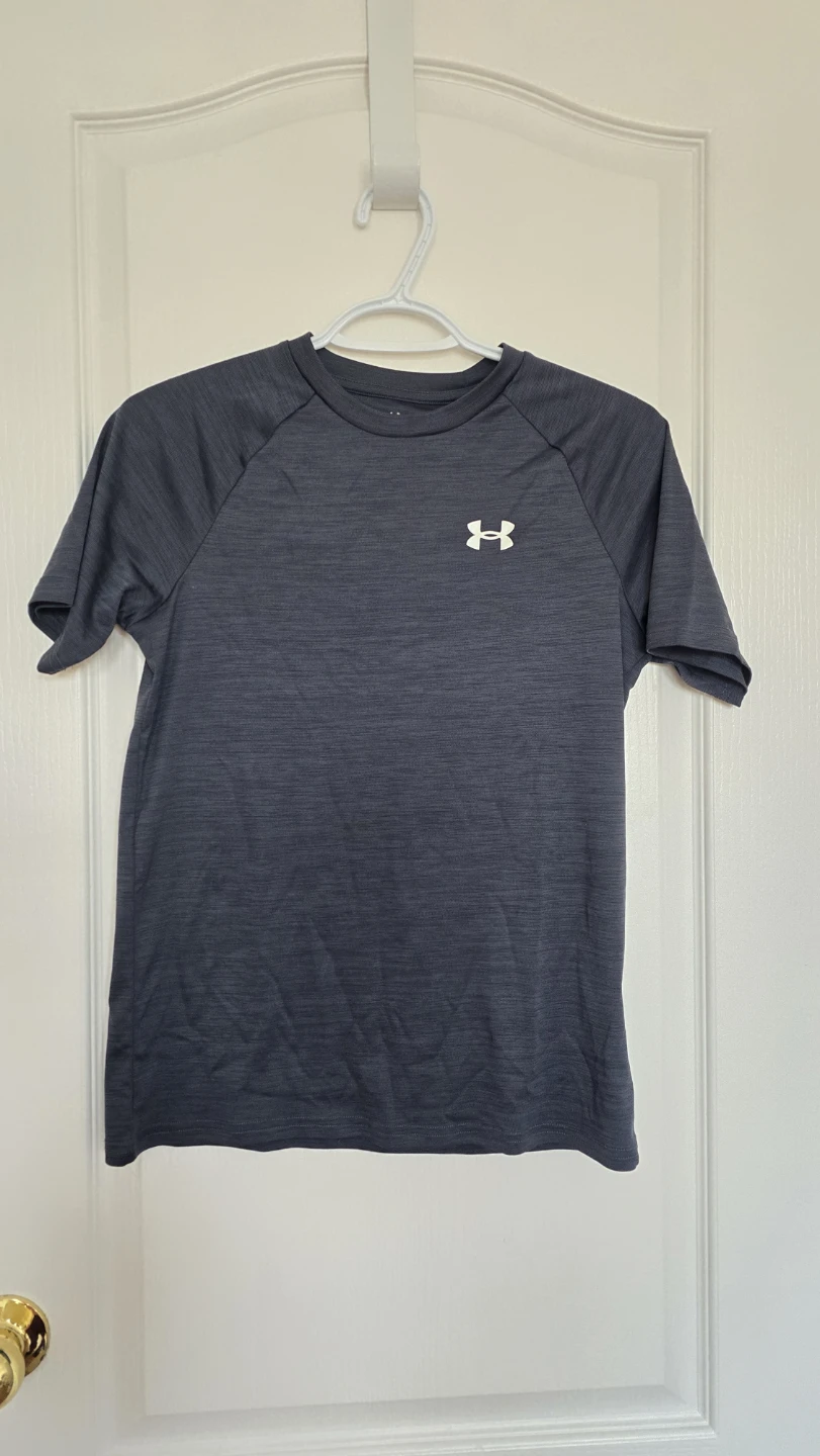 New Under Armour T-Shirt - Youth L