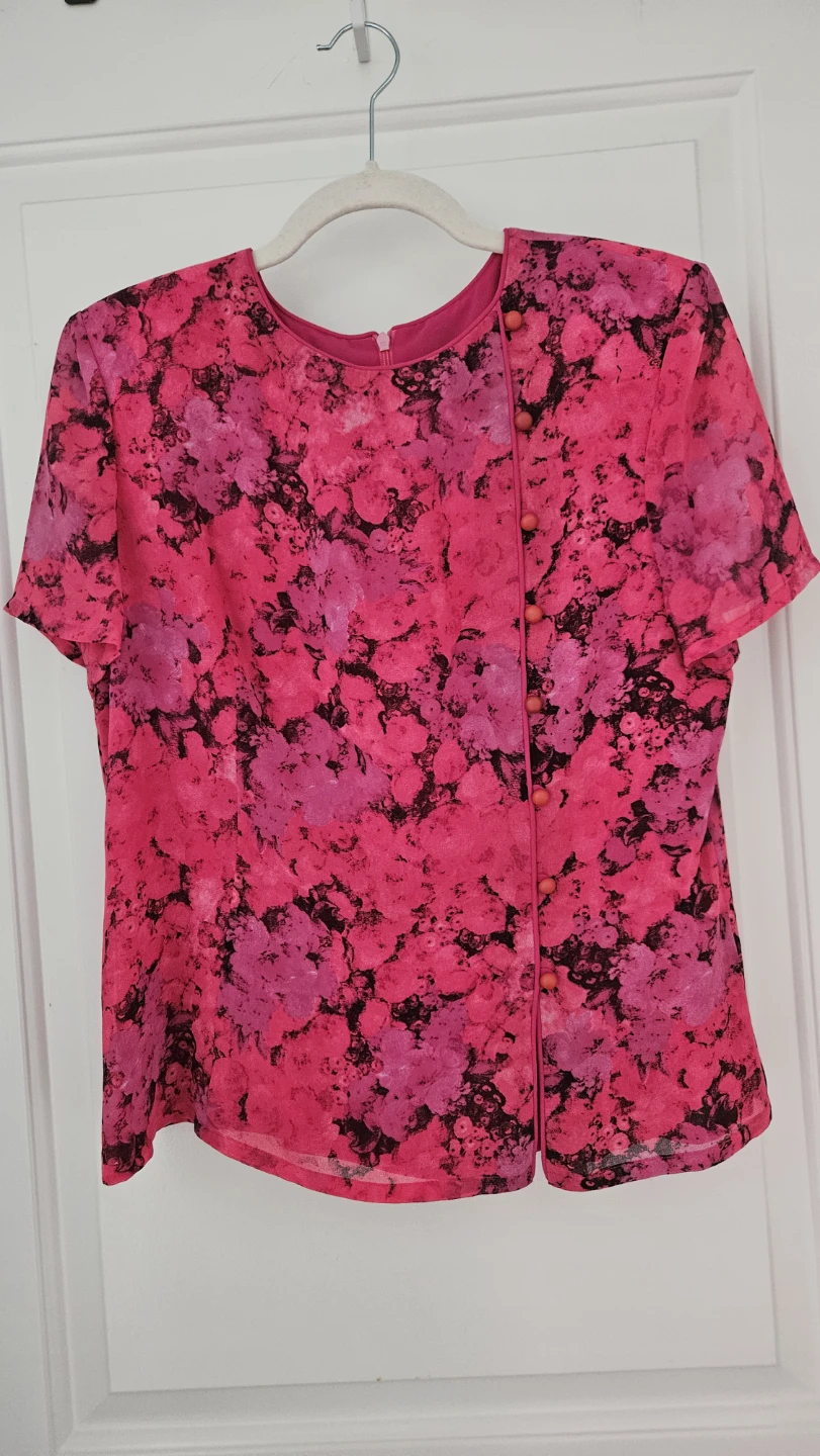 Women's Short Sleeve Blouse, Size Medium (8) - photo 3