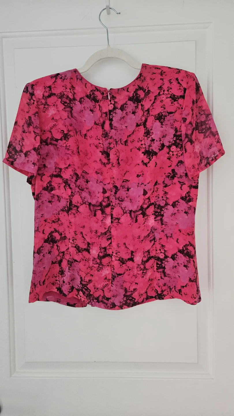 Women's Short Sleeve Blouse, Size Medium (8) - photo 5