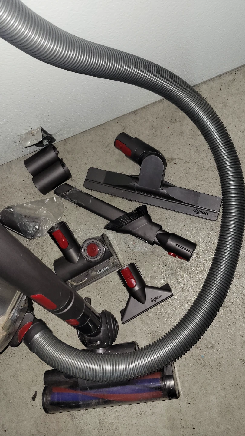 Dyson Big Ball Multifloor Vacuum Cleaner with Accessories - photo 3