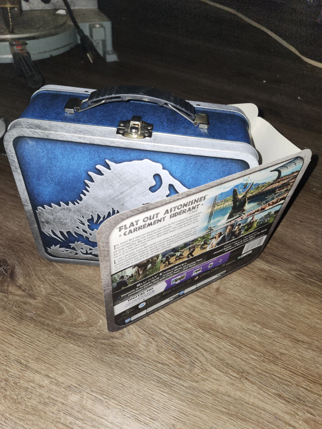 Jurassic World Limited Edition Collectible Gift Set Tin - photo 4