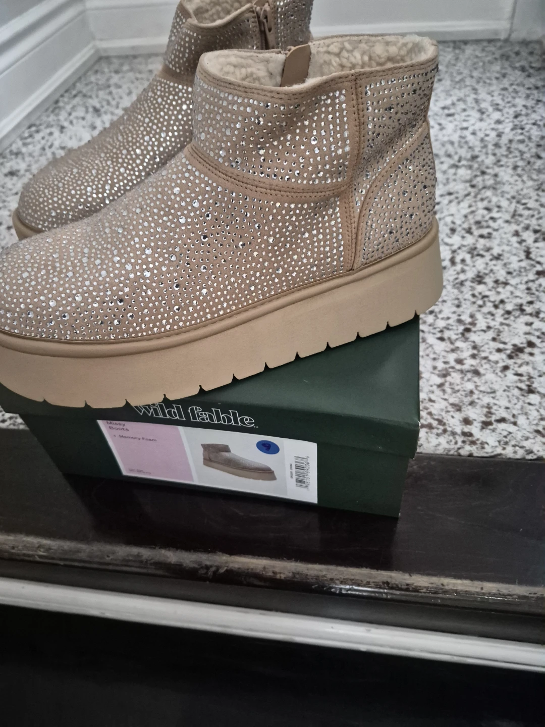 Ugg style Women's Size 9 Rhinestone Boots - photo 4