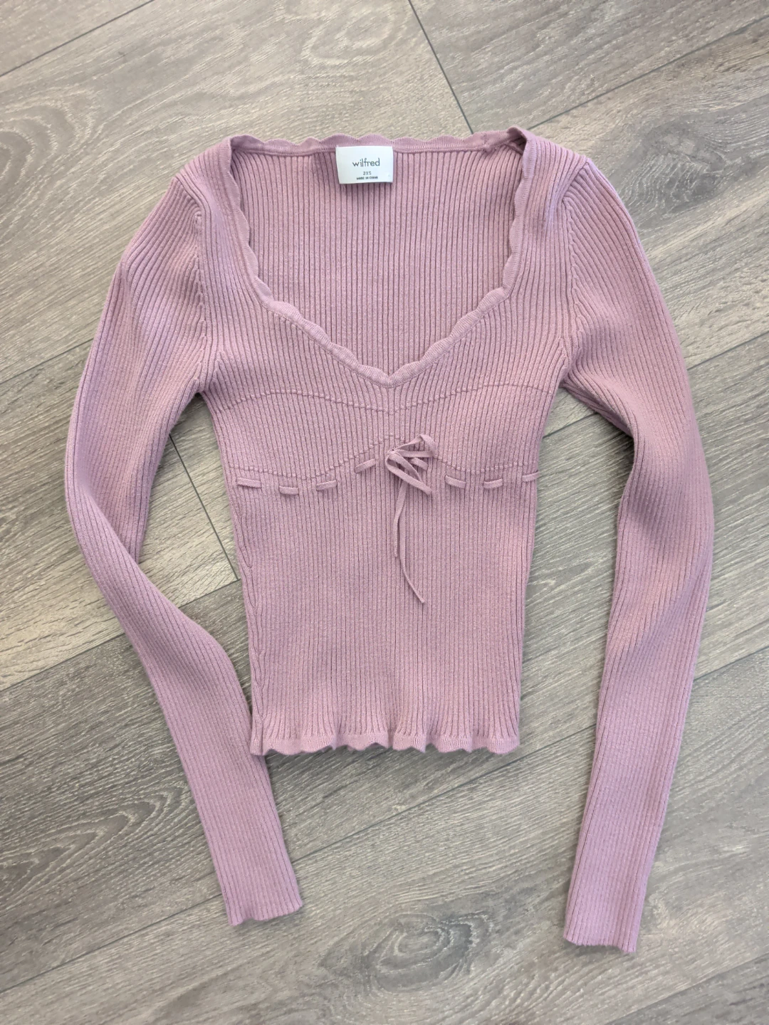 Wilfred Soloist Lilac Ribbed Scallop V-Neck Sweater